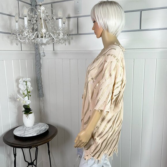 NEW Amoli Zero Effort Zebra Knit Top Chic Frayed Tattered Edges Size M/L - Picture 6 of 7